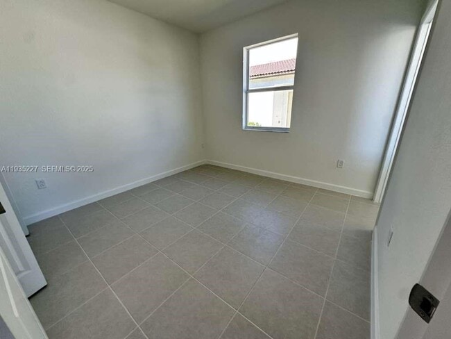 Foto del edificio - 2240 SE 30th St