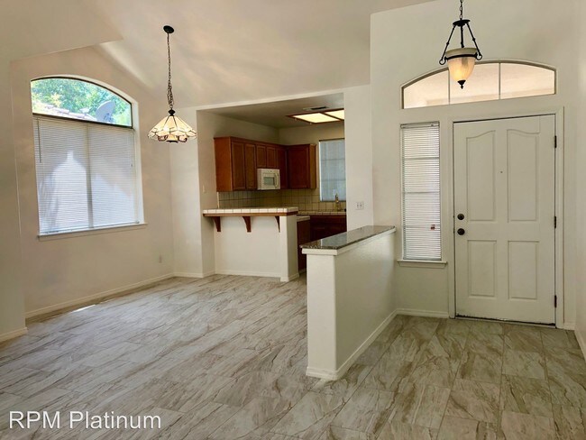 Building Photo - 3 br, 2 bath House - 7108 N. Gregory Avenue