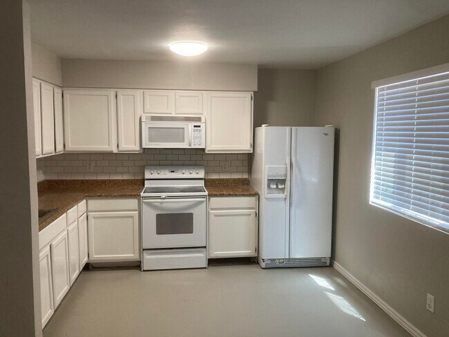 Kitchen - 2723 e southgate ave