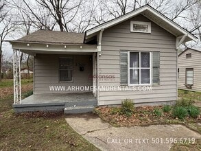 Building Photo - 2300 S Martin St