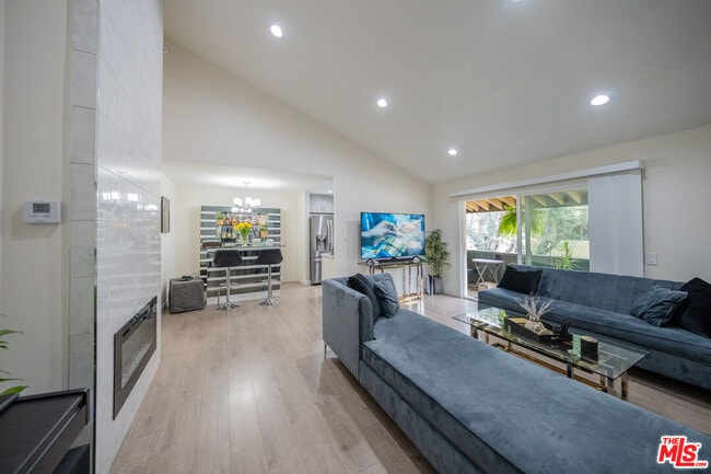 Foto del edificio - 15425 Sherman Way