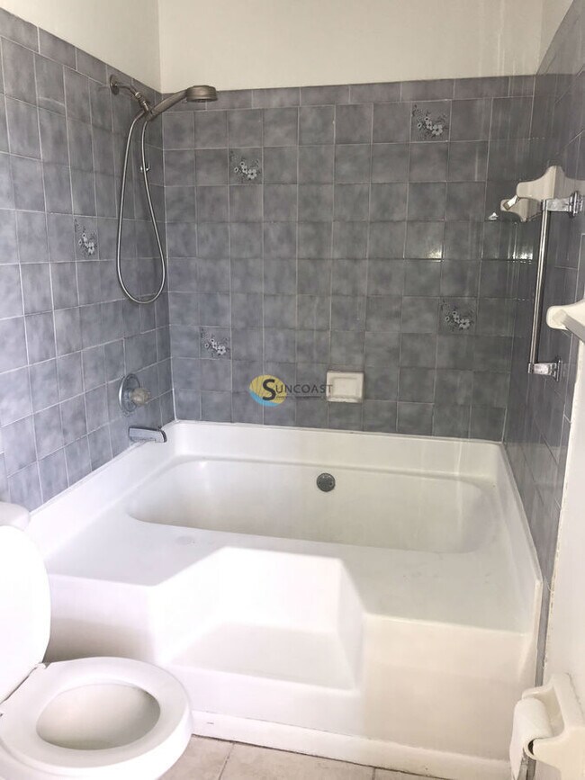 Foto del edificio - 2317 NE 23rd Pl