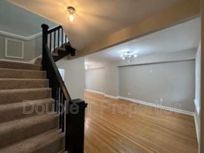 Building Photo - 3406 Wilkens Ave