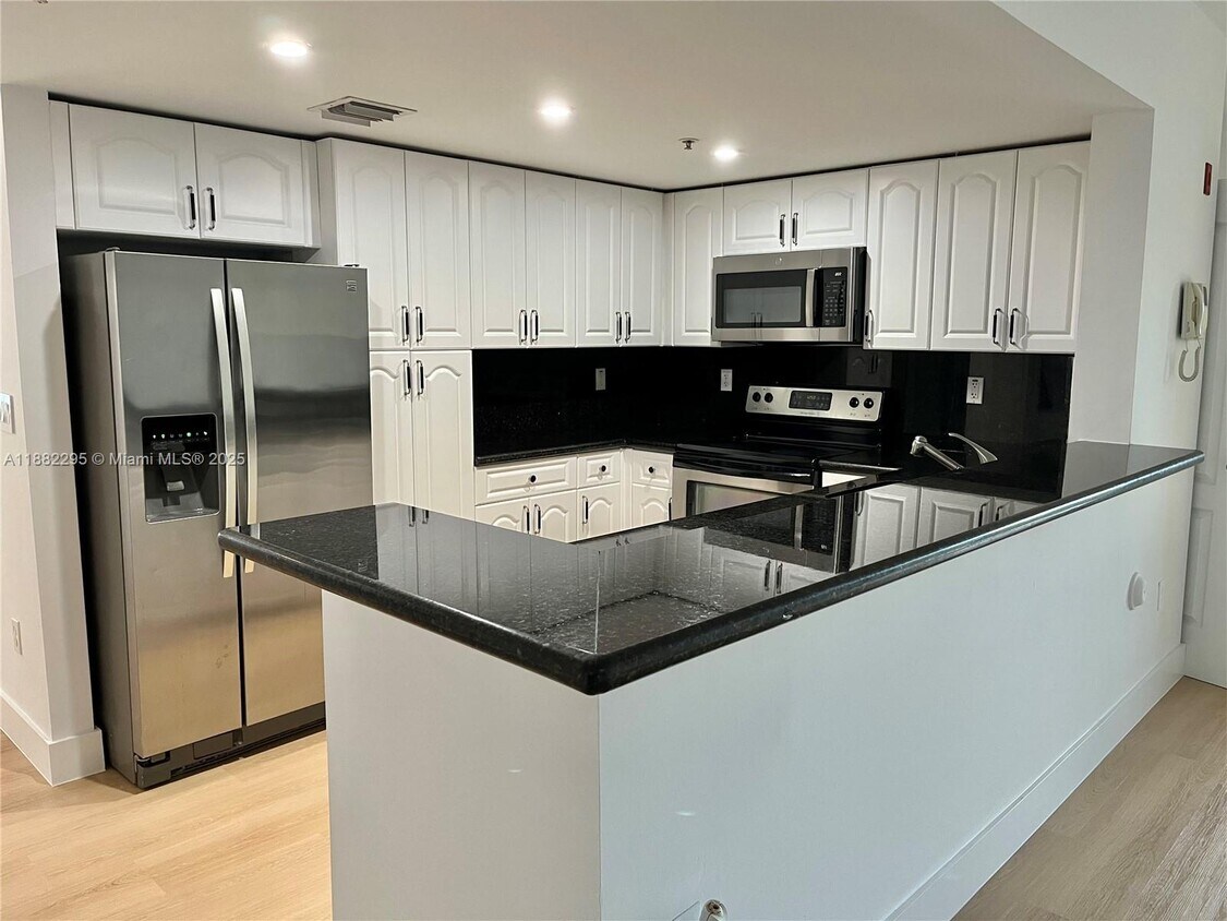 Foto principal - 120 SW 37th Ave