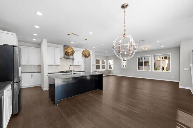 Foto del edificio - 8352 Ridge Ct