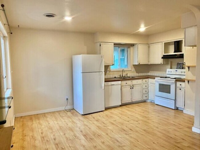 Building Photo - Cozy 2 Bed, 1 Bath, Attached Garage Home on a Large Corner Lot in FOCO