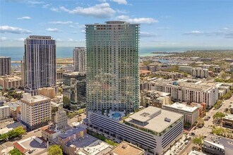 Building Photo - 400 Central Ave