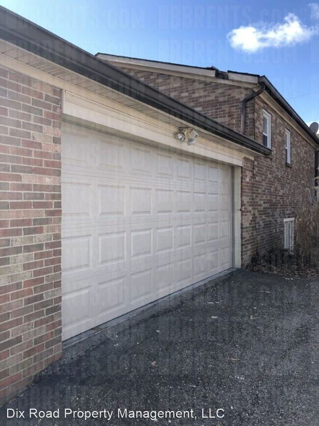 3 br, 3 bath House 6864 Millikin Road, House Rental in Liberty