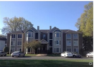 Building Photo - 6246 Rosecroft Dr