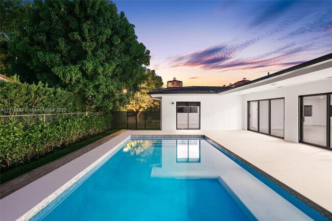 Foto del edificio - 3691 N Prospect Dr