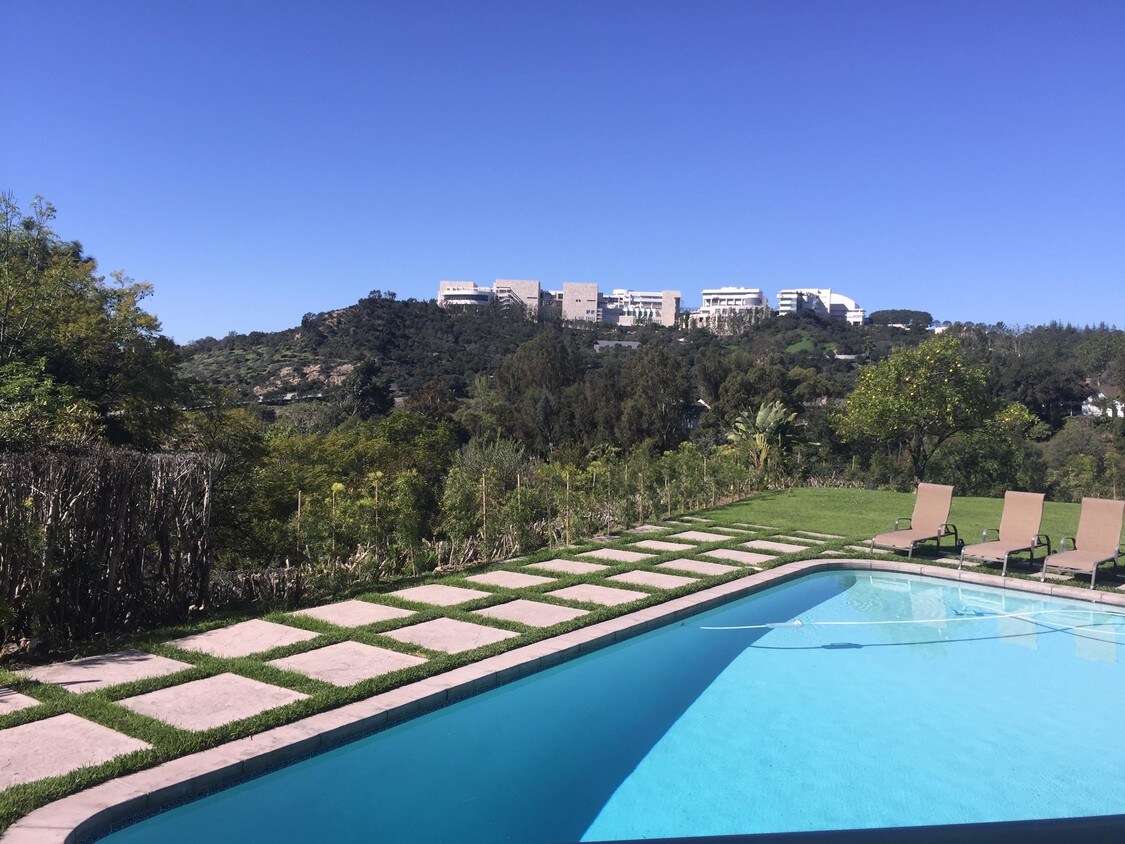 966 Moraga Dr, Los Angeles, CA 90049 Apartments in Los Angeles, CA