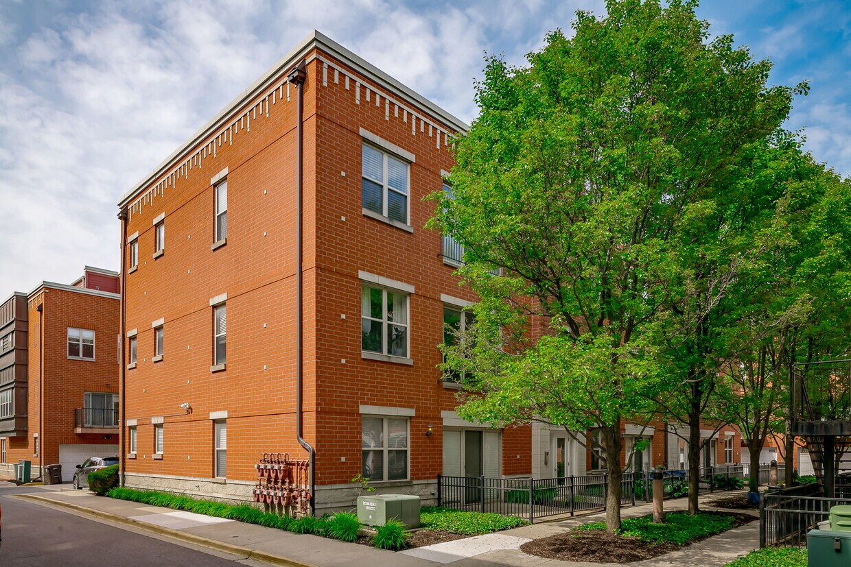 Foto principal - 351 E 25th Pl