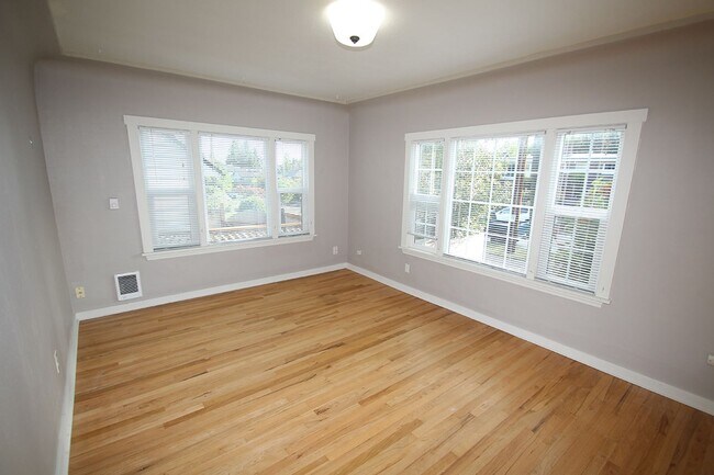 Building Photo - 7326 Triplex
