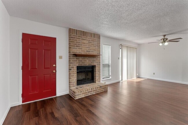 Building Photo - 12900 Hymeadow Dr
