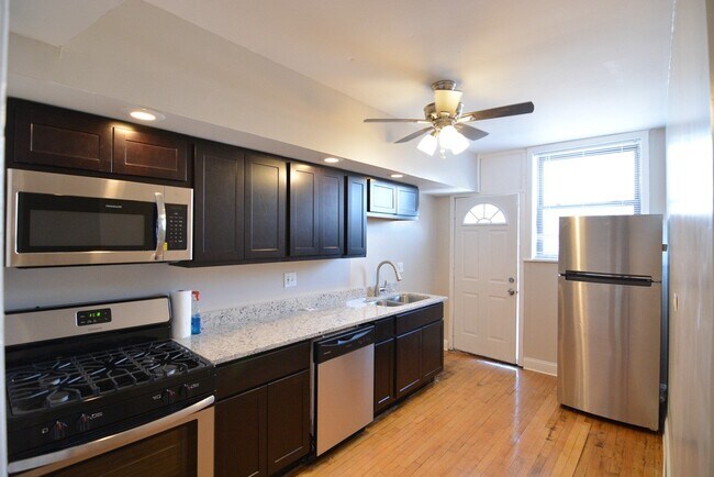Building Photo - 3247 N Damen Ave