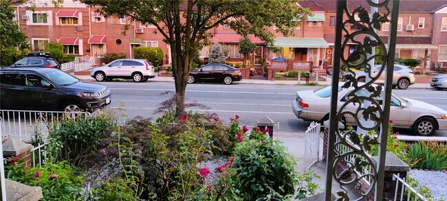 Foto del edificio - 61-31-61-80 80th St