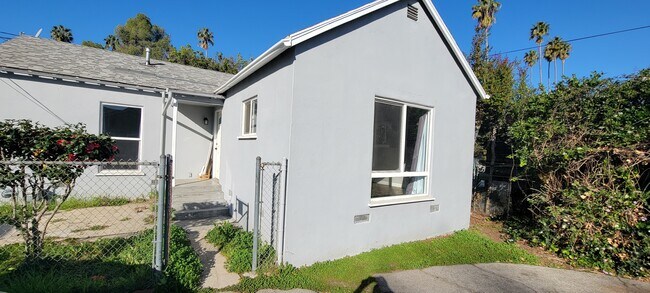 Foto del edificio - 625 S Los Robles Ave