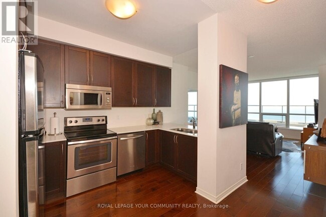 Building Photo - 2230-2230 Lake Shore Blvd W