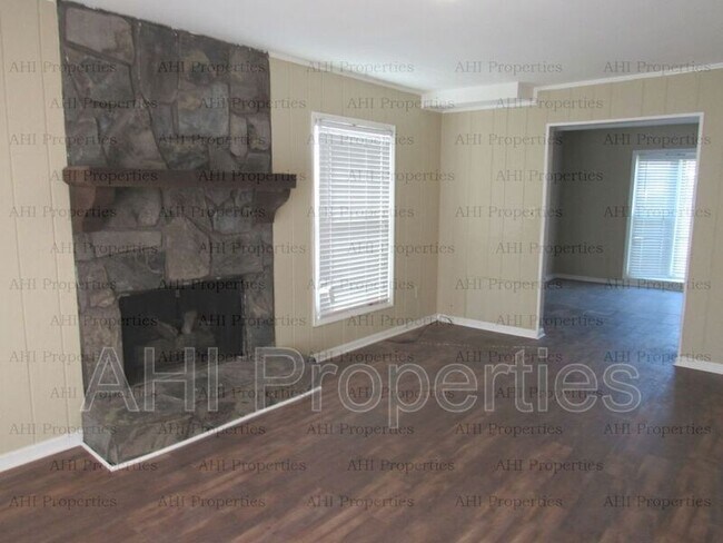Building Photo - 712 Cahaba Manor Dr