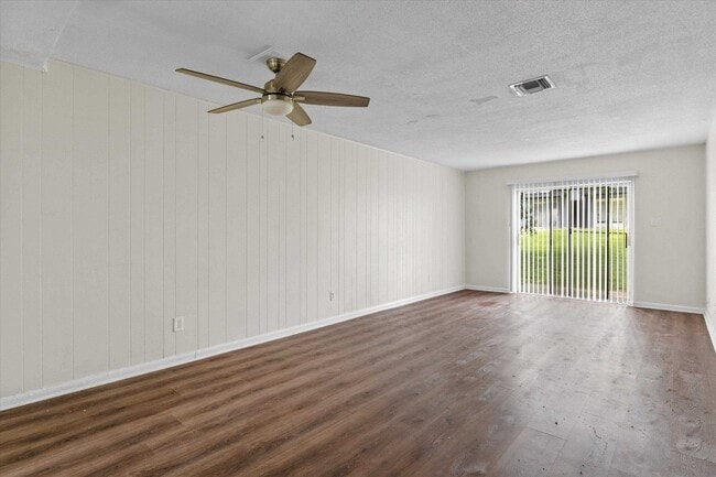 Building Photo - 2325 W Pensacola St