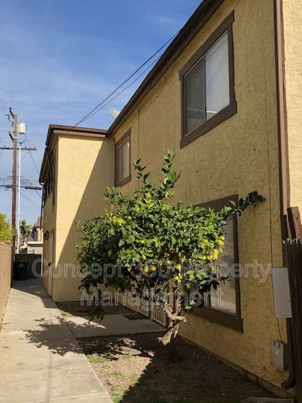 Foto del edificio - 4087 Farquhar Ave