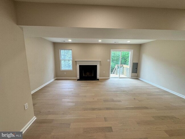 Foto del edificio - 8353 Founders Woods Way