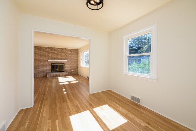 Foto del edificio - 361 Meadowbrook Ave