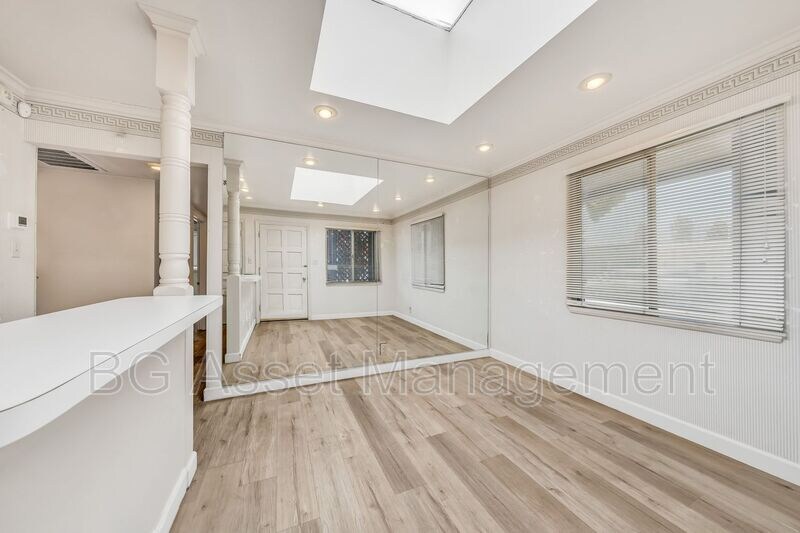 Primary Photo - 275 O'Connor Dr