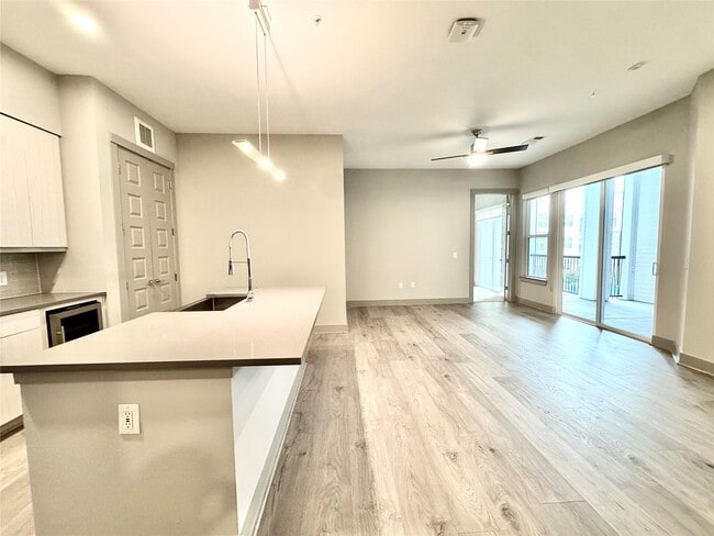 Foto del edificio - 401 W 25th St
