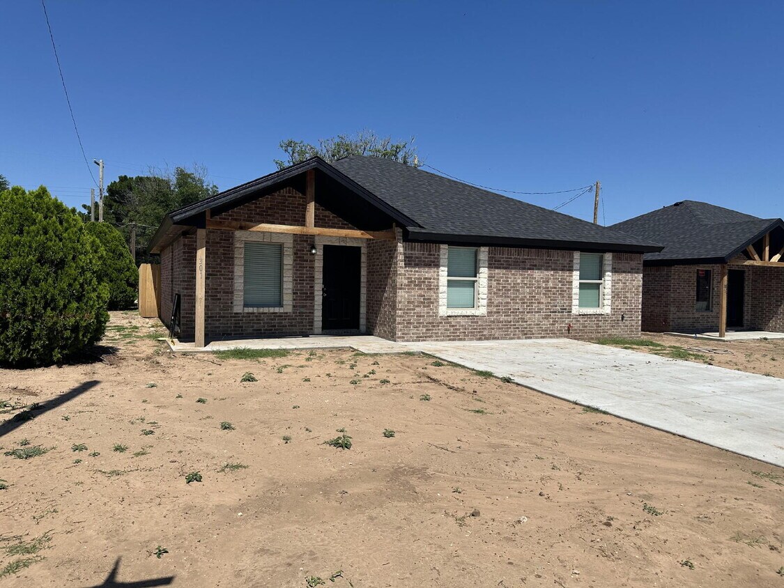 Foto principal - New Construction in Abernathy, TX