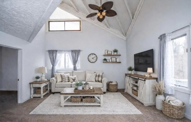 Foto del edificio - 3417 The Trail Rd