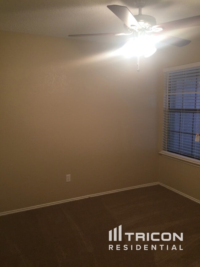 Building Photo - 708 Leedsfield Ct