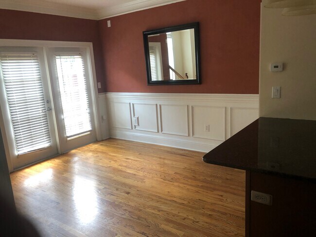 Building Photo - 5523 Glenridge Park NE