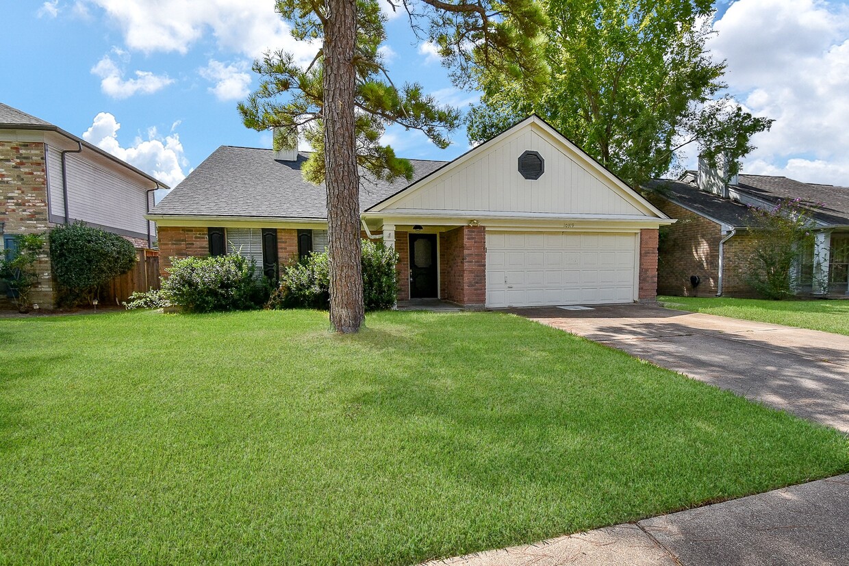 Foto principal - 10319 Tablerock Dr