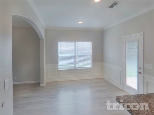 Building Photo - 2043 Shafer Dr