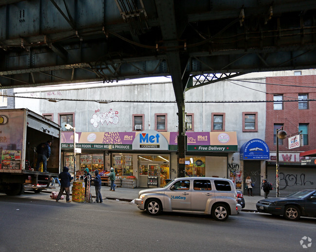 Building Photo - 385 Broadway