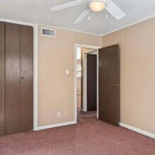 Building Photo - 117 S Elder Ln