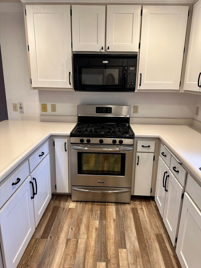 Building Photo - Beautifully maintained home located in a desirable Anderson neighborhood