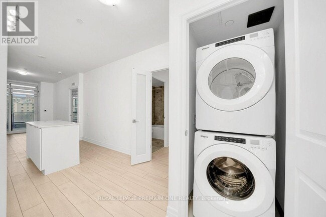 Building Photo - 30 Elm Dr W