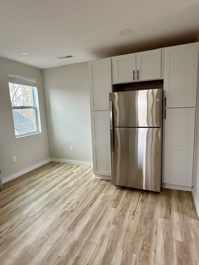 Building Photo - 939 Chateau Ave