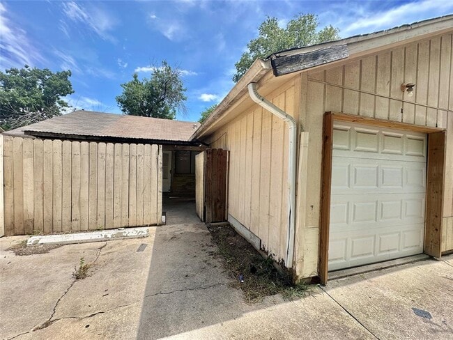 Building Photo - 207 W William Cannon Dr