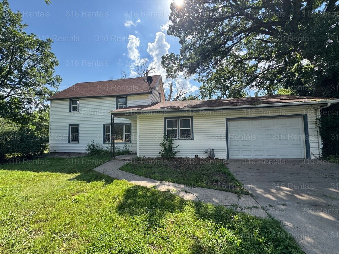 Primary Photo - $1025 - 3 bed 1 bath - Single Family Home