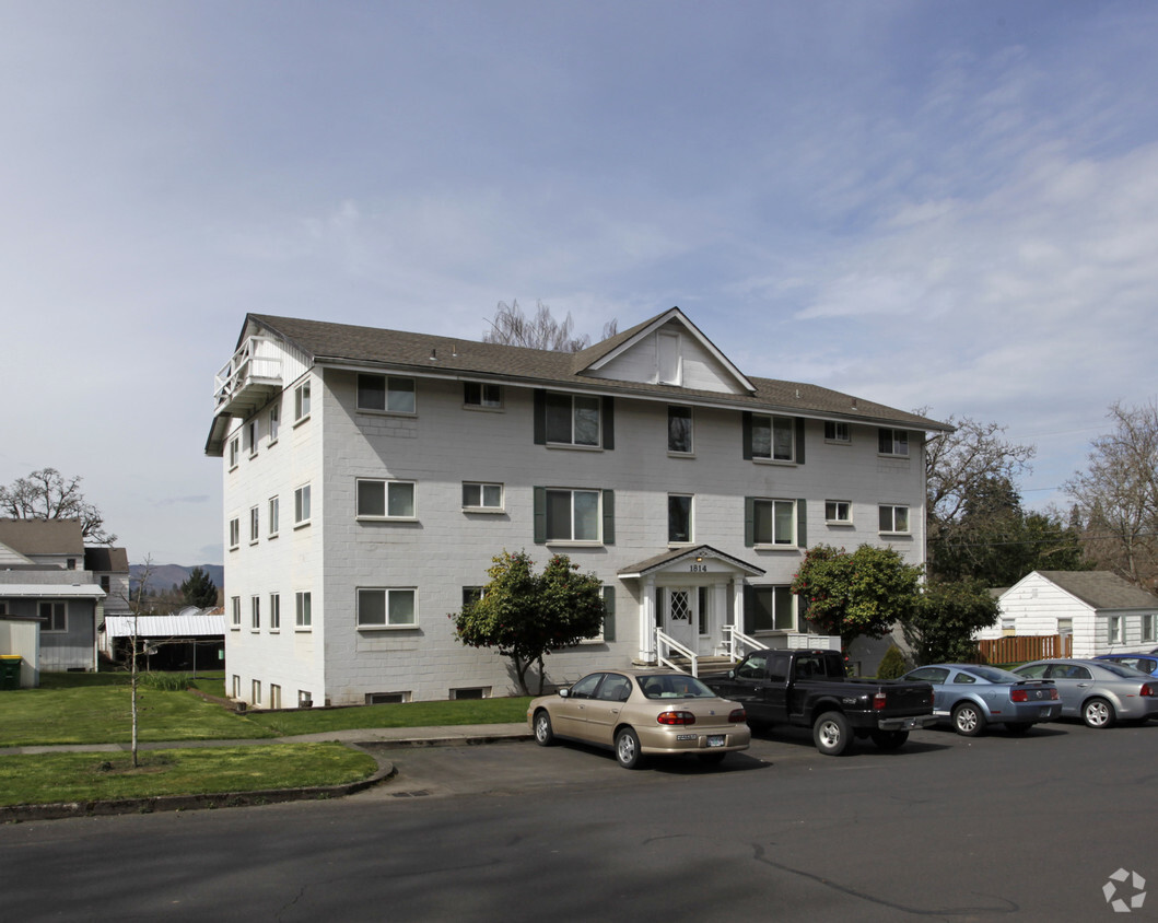 Primary Photo - Cedar Street Apartments