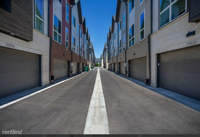 Building Photo - 3 br, 3.5 bath Townhome - 3874 S Chester St