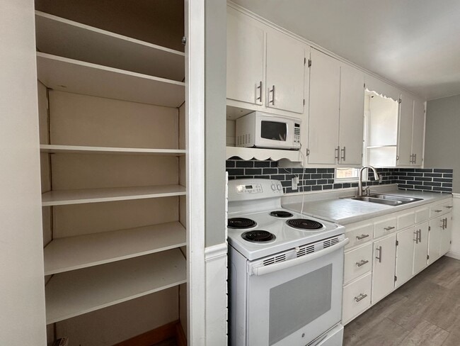 Foto del edificio - Recently Renovated 3 Bedroom 1 Bath Single Family Home!