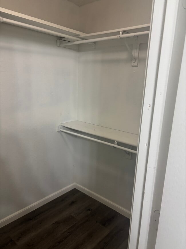 Foto del edificio - 213 Larkspur Dr