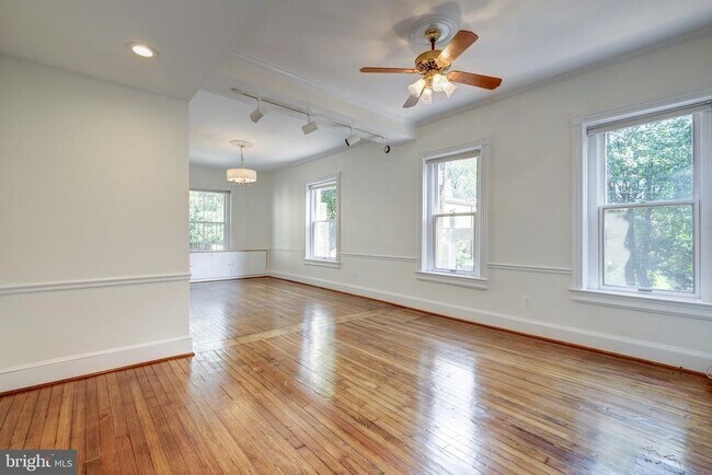 Foto del edificio - 1613 30th St NW