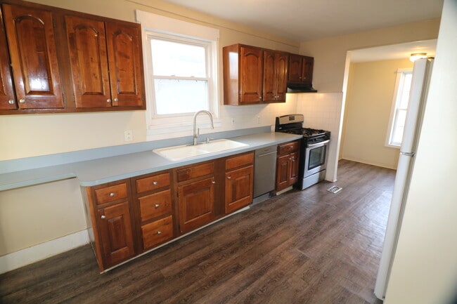 Building Photo - 1626 Summit Ln