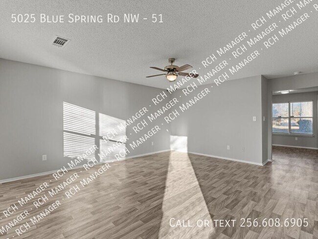 Foto del edificio - 5025 Blue Spring Rd NW