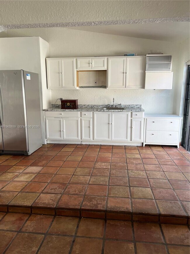 Building Photo - 2950 SW 135th Ave